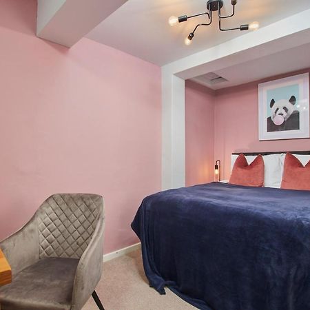 Fantastic Central Stratford Two Bedroom Apartment By Purestay Short Lets & Serviced Accommodation With Parking Екстериор снимка