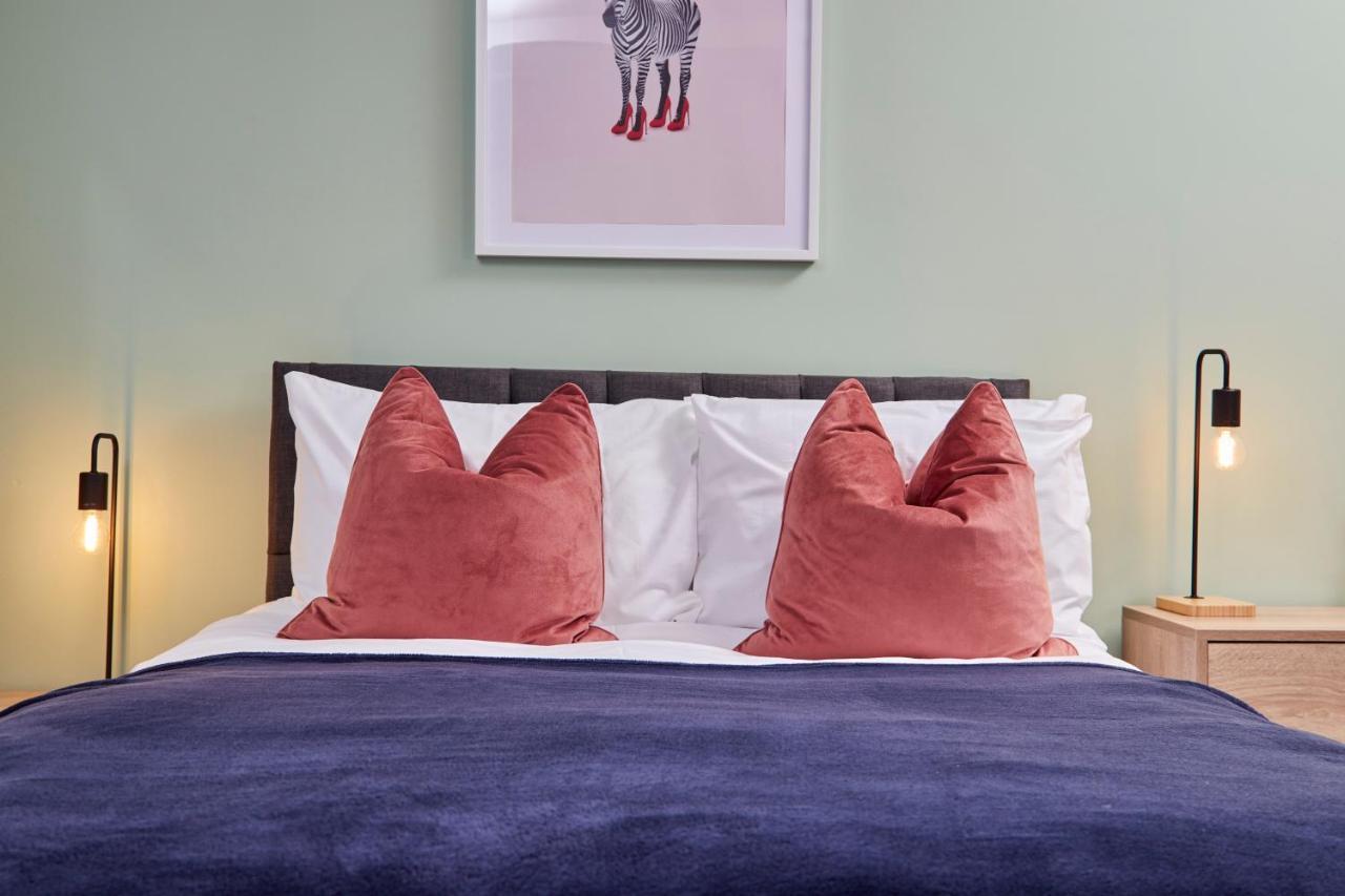Fantastic Central Stratford Two Bedroom Apartment By Purestay Short Lets & Serviced Accommodation With Parking Екстериор снимка