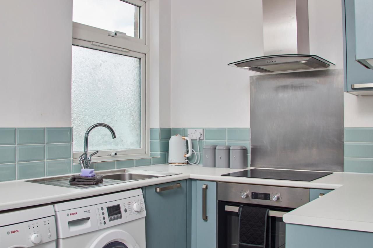 Fantastic Central Stratford Two Bedroom Apartment By Purestay Short Lets & Serviced Accommodation With Parking Екстериор снимка
