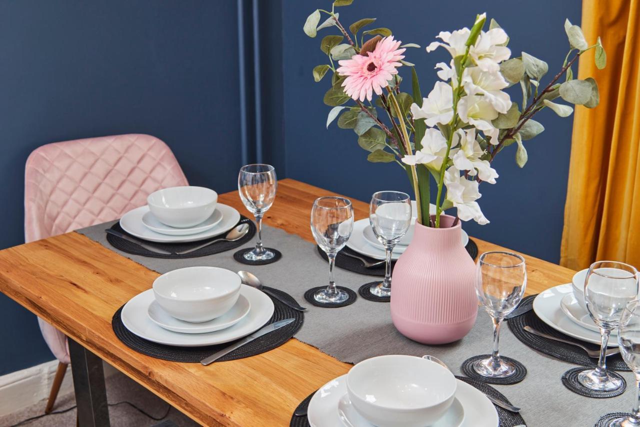 Fantastic Central Stratford Two Bedroom Apartment By Purestay Short Lets & Serviced Accommodation With Parking Екстериор снимка